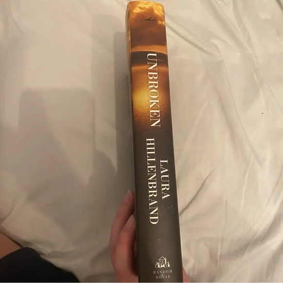 BNWT Unbroken hardcover book by Laura Hillenbrand - Picture 6 of 6